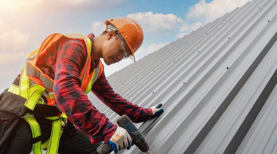 Professional gutter cleaning in Roseland, NE